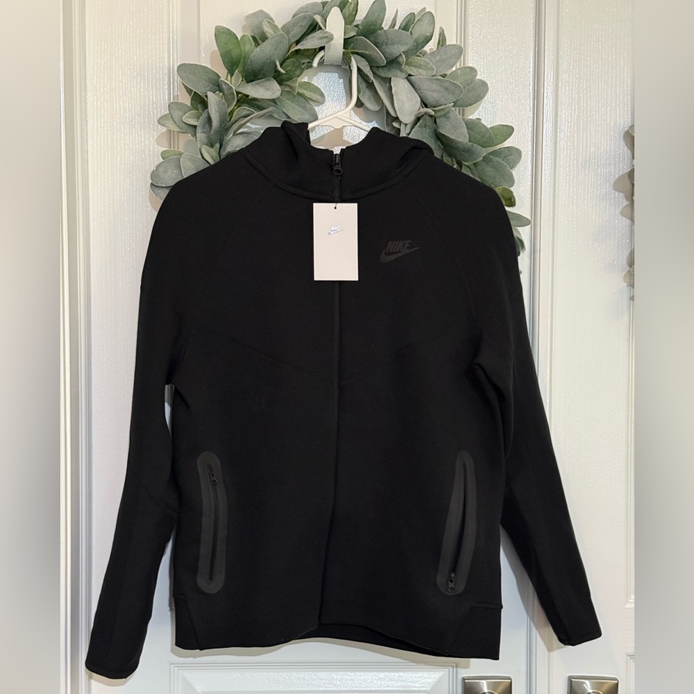 NWT Youth XL black Nike Tech zip up hoodie